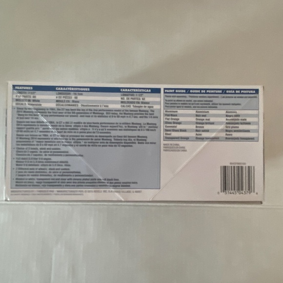 REVELL 2014 FORD MUSTANG GT MODEL KIT 1/25 SCALE - Picture 3 of 6